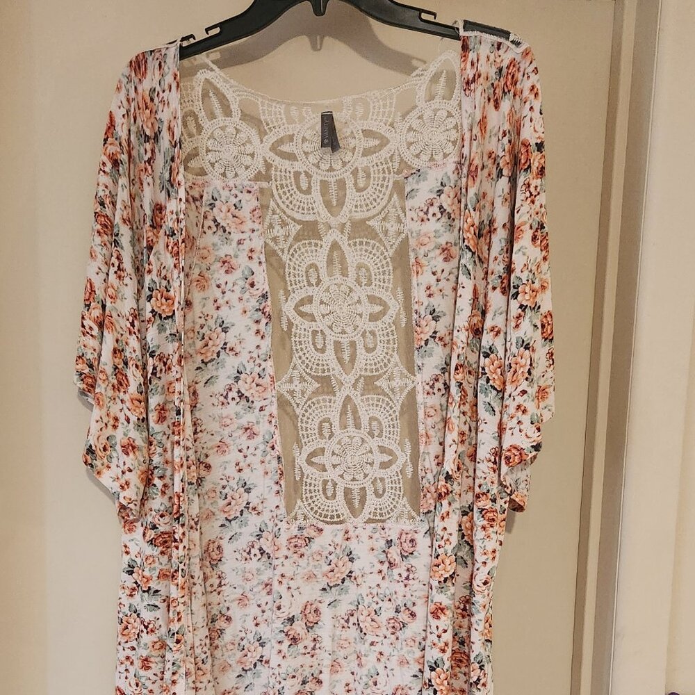 BEAUTIFUL MULTICOLOR FLORAL KIMONO